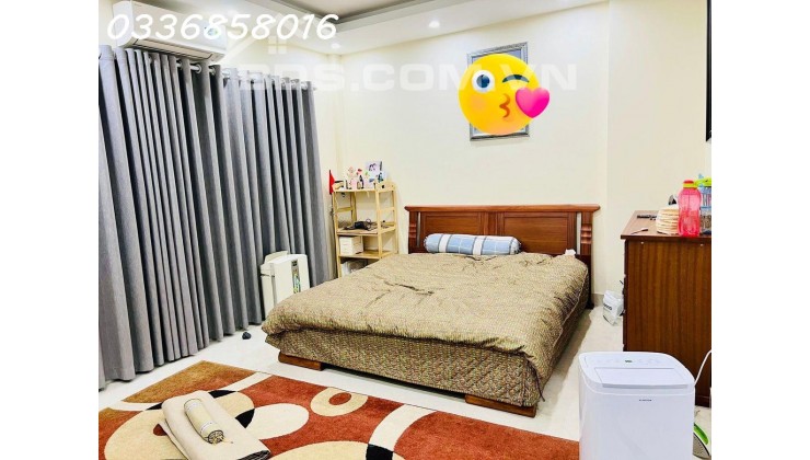 Siêu Hot!!! Bán Gấp Nhà Cầu Giấy, 5 Tầng Siêu Đẹp, Lô Góc 51m*MT 5m, SĐCC.